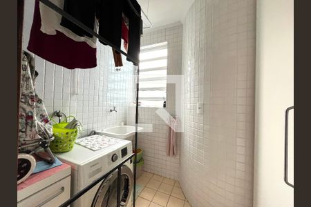 Casa à venda com 234m², 4 quartos e 2 vagas Casa à venda com 234m², 4 quartos e 2 vagasÁrea de Serviço