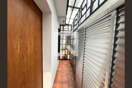 Casa à venda com 234m², 4 quartos e 2 vagas Casa à venda com 234m², 4 quartos e 2 vagasCorredor