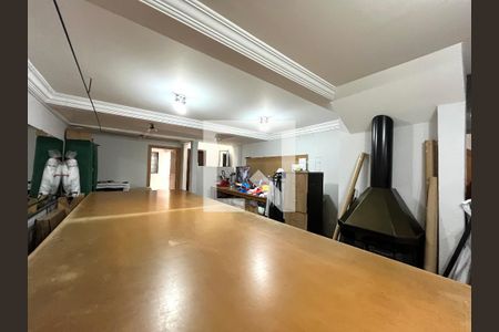 Casa à venda com 234m², 4 quartos e 2 vagas Casa à venda com 234m², 4 quartos e 2 vagasSalão