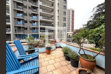 Casa à venda com 234m², 4 quartos e 2 vagas Casa à venda com 234m², 4 quartos e 2 vagasVaranda