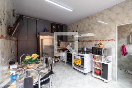 Casa à venda com 180m², 4 quartos e 2 vagas Casa à venda com 180m², 4 quartos e 2 vagasCozinha