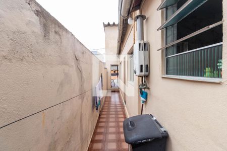 Casa à venda com 180m², 4 quartos e 2 vagas Casa à venda com 180m², 4 quartos e 2 vagasCorredor