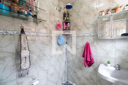 Casa à venda com 180m², 4 quartos e 2 vagas Casa à venda com 180m², 4 quartos e 2 vagasBanheiro