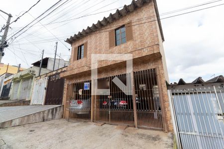 Casa à venda com 180m², 4 quartos e 2 vagas Casa à venda com 180m², 4 quartos e 2 vagasFachada