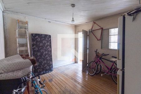 Casa à venda com 180m², 4 quartos e 2 vagas Casa à venda com 180m², 4 quartos e 2 vagasEdícula