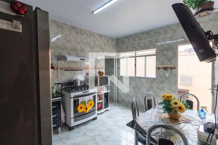 Casa à venda com 180m², 4 quartos e 2 vagas Casa à venda com 180m², 4 quartos e 2 vagasCozinha