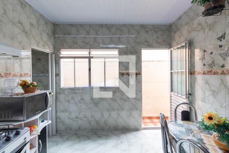 Casa à venda com 180m², 4 quartos e 2 vagas Casa à venda com 180m², 4 quartos e 2 vagasCozinha