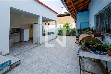 Casa à venda com 156m², 4 quartos e 2 vagas Casa à venda com 156m², 4 quartos e 2 vagasÁrea externa
