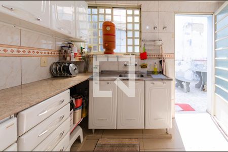 Casa à venda com 156m², 4 quartos e 2 vagas Casa à venda com 156m², 4 quartos e 2 vagasCozinha