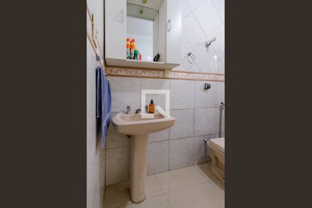 Casa à venda com 156m², 4 quartos e 2 vagas Casa à venda com 156m², 4 quartos e 2 vagasBanheiro