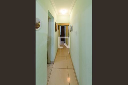 Casa à venda com 156m², 4 quartos e 2 vagas Casa à venda com 156m², 4 quartos e 2 vagasCorredor