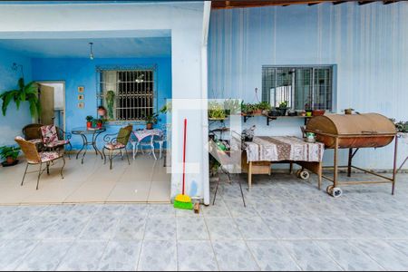 Casa à venda com 156m², 4 quartos e 2 vagas Casa à venda com 156m², 4 quartos e 2 vagasÁrea externa