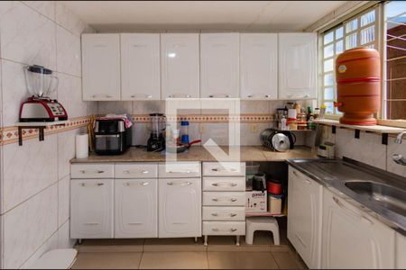 Casa à venda com 156m², 4 quartos e 2 vagas Casa à venda com 156m², 4 quartos e 2 vagasCozinha