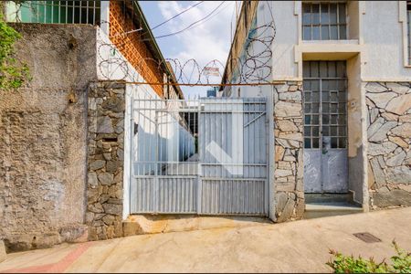 Casa à venda com 156m², 4 quartos e 2 vagas Casa à venda com 156m², 4 quartos e 2 vagasFachada