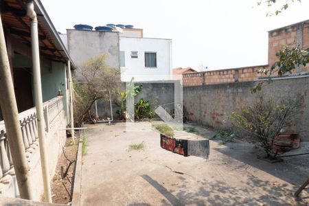 Casa à venda com 160m², 3 quartos e 2 vagas Casa à venda com 160m², 3 quartos e 2 vagasTerraço