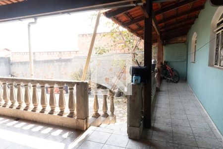 Casa à venda com 160m², 3 quartos e 2 vagas Casa à venda com 160m², 3 quartos e 2 vagasTerraço