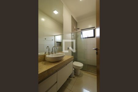 Casa de condomínio para alugar com 210m², 3 quartos e 4 vagasBanheiro da Suíte 3