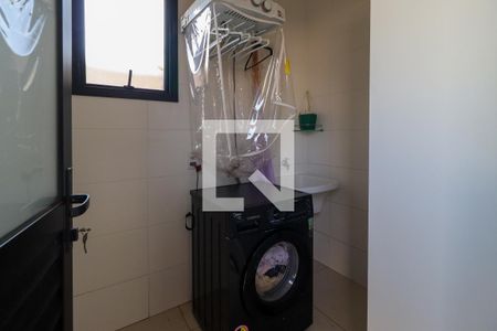 Casa de condomínio para alugar com 210m², 3 quartos e 4 vagasÁrea de Serviço 