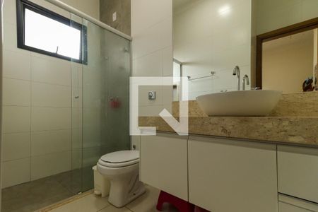 Casa de condomínio para alugar com 210m², 3 quartos e 4 vagasBanheiro da Suíte 1