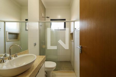 Casa de condomínio para alugar com 210m², 3 quartos e 4 vagasBanheiro da Suíte 3