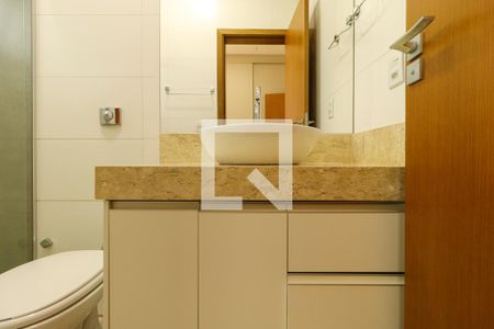 Casa de condomínio para alugar com 210m², 3 quartos e 4 vagasBanheiro da Suíte 2