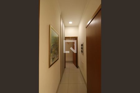 Casa de condomínio para alugar com 210m², 3 quartos e 4 vagasCorredor