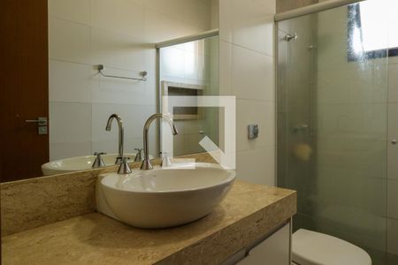 Casa de condomínio para alugar com 210m², 3 quartos e 4 vagasBanheiro da Suíte 3