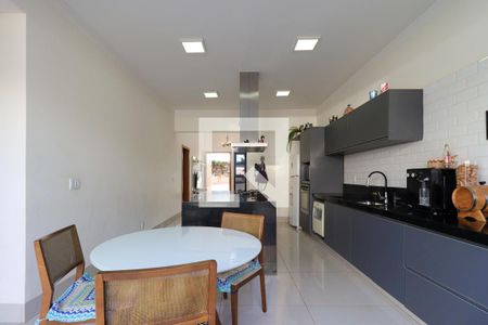 Casa de condomínio para alugar com 210m², 3 quartos e 4 vagasCozinha