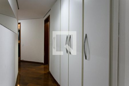 Apartamento à venda com 195m², 4 quartos e 2 vagasCorredor - Armários