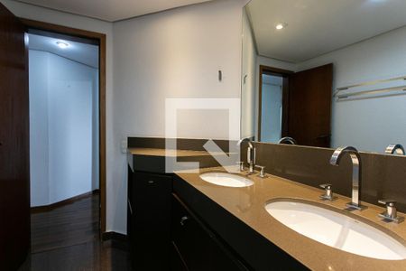 Apartamento à venda com 195m², 4 quartos e 2 vagasBanheiro dos Quartos