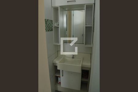Banheiro de apartamento para alugar com 2 quartos, 55m² em Comendador Soares, Nova Iguaçu