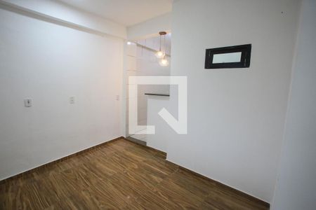 Sala de casa para alugar com 1 quarto, 35m² em Pechincha, Rio de Janeiro