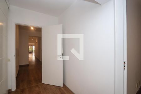 Apartamento à venda com 260m², 4 quartos e 3 vagas Apartamento à venda com 260m², 4 quartos e 3 vagasCorredor
