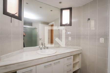 Apartamento à venda com 260m², 4 quartos e 3 vagas Apartamento à venda com 260m², 4 quartos e 3 vagasBanheiro da Suite 2