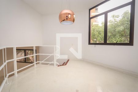Apartamento à venda com 260m², 4 quartos e 3 vagas Apartamento à venda com 260m², 4 quartos e 3 vagasMesanino