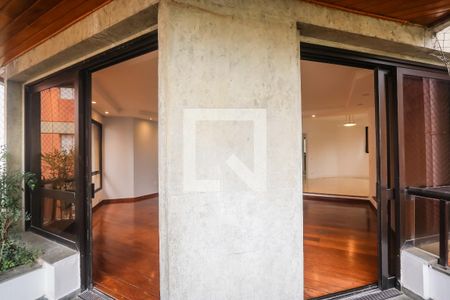 Apartamento à venda com 260m², 4 quartos e 3 vagas Apartamento à venda com 260m², 4 quartos e 3 vagasVaranda