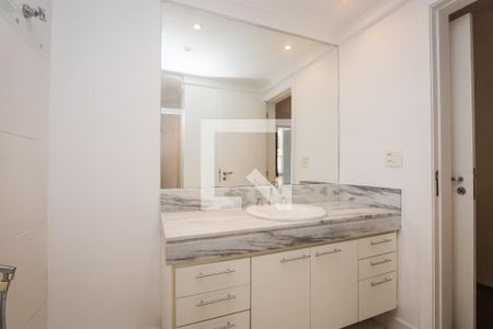Apartamento à venda com 260m², 4 quartos e 3 vagas Apartamento à venda com 260m², 4 quartos e 3 vagasBanheiro da Suite 3