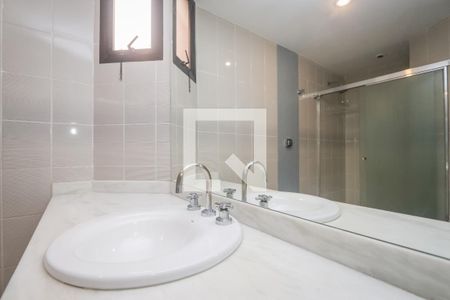 Apartamento à venda com 260m², 4 quartos e 3 vagas Apartamento à venda com 260m², 4 quartos e 3 vagasBanheiro da Suite 2