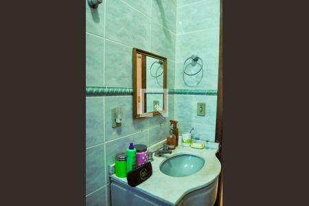 Casa de condomínio à venda com 180m², 3 quartos e 2 vagasBanheiro social