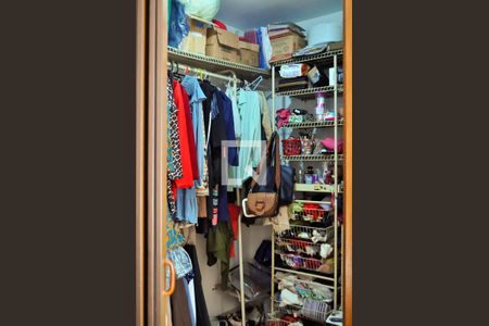 Casa de condomínio à venda com 180m², 3 quartos e 2 vagasCloset da Suíte