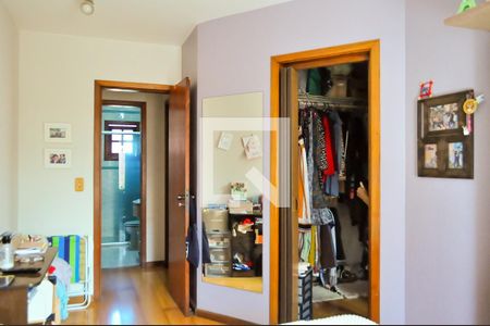 Casa de condomínio à venda com 180m², 3 quartos e 2 vagasSuíte