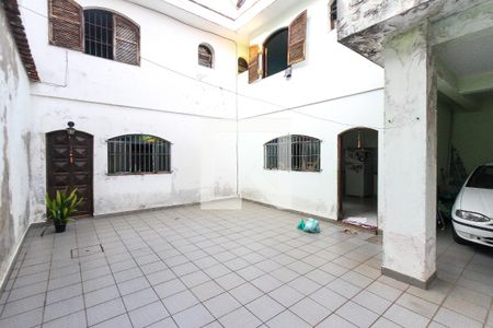 Casa à venda com 440m², 2 quartos e 8 vagasQuintal e Garagem
