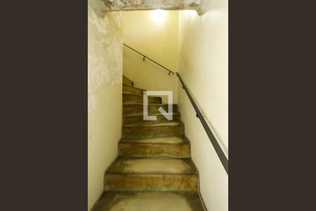 Escada de casa à venda com 2 quartos, 440m² em Vila Ema, São Paulo