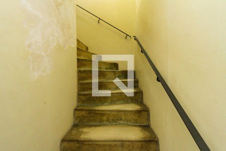 escda de casa à venda com 2 quartos, 440m² em Vila Ema, São Paulo