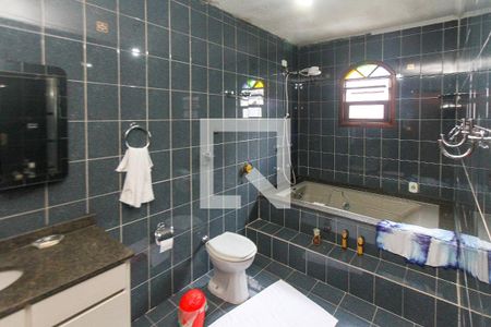 Casa à venda com 440m², 2 quartos e 8 vagasBanheiro da Suite