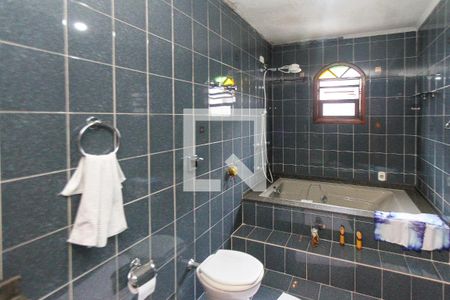 Casa à venda com 440m², 2 quartos e 8 vagasBanheiro da Suite