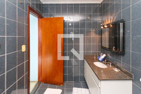 Casa à venda com 440m², 2 quartos e 8 vagasBanheiro da Suite