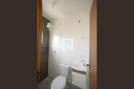 Banheiro de kitnet/studio para alugar com 1 quarto, 30m² em Vila Santo Estefano, São Paulo