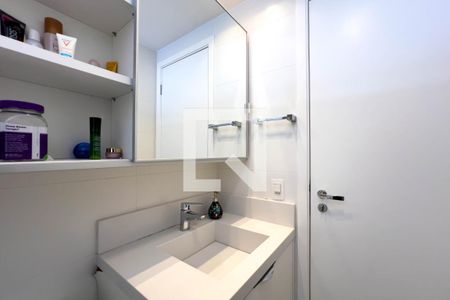 Apartamento à venda com 71m², 2 quartos e 2 vagasBanheiro do quarto 1