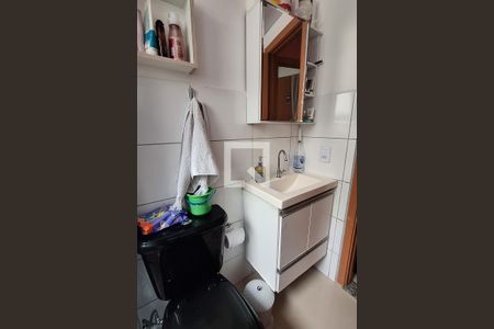 Banheiro de casa para alugar com 2 quartos, 43m² em Jardim Primavera, Duque de Caxias